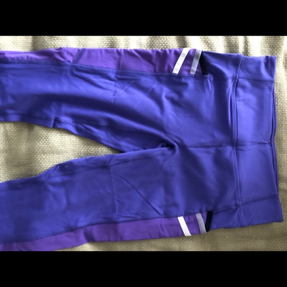 NWT fabletics retro leggings! Sold out!! Purple with mesh phone pockets , xs - Picture 4 of 7